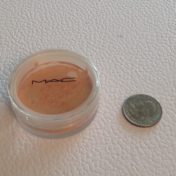 MAC Cosmetics Pearlizer Sheer Pigment "APRIPEACH" - Picture 2 of 5